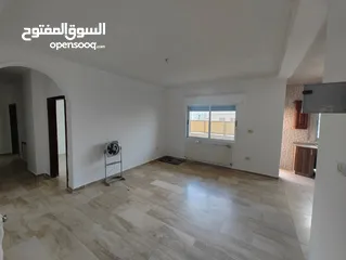  17 شقه اربع غرف نوم وصاله وصالون 214 متر + روف غرفه وصاله وحمام و مطبخ 60 متر مقابل اسواق الرشد