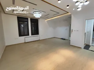 7 للايجار شقه طابقيه جزء من فيللا بجانب اوريدوو