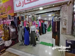  2 محل ملابس نسائيه للبيع