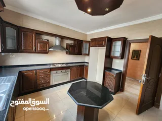  6 شقة للبيع في حي الصحابة - ref : 14578