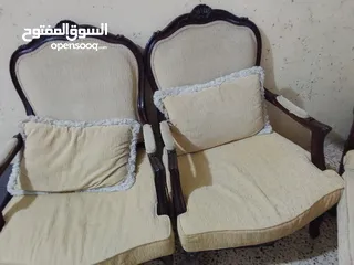  4 طقم كنبات شبه جديد بسعر مغري