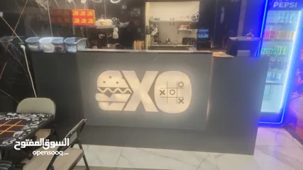  11 معدات مطعم برجر شبه جديد