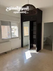  19 دوبلكس أرضي مميز بمساحة واسعة وحديقة خاصة في موقع استراتيجي بالقرب من شارع الجامعة الأردنية