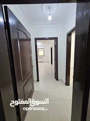  3 شقة طابق اول شارع الجامعة خلف ليدرز مقابل الجامعة الاردنية مبنى السكري