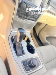  13 جراند شوروكي 2016 محرك بنزين بقوه 3600cc جير اوتوماتيكي مكون من 8 سرعات نظام دفع رباعي امريكي مميز