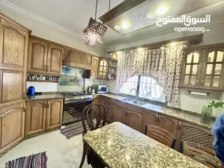  11 شقه ضاحية الرشيد،ط 3 مساحة 170 م داخلي مطله محاطه بكل الخدمات، 12 سنه، من المالك مباشره، و افضل سعر.