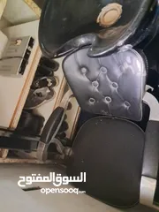  1 عدة صالون حلاقة مكونة من 3 كامترات مع موري+3 كراسي حلاقة+مغسلة