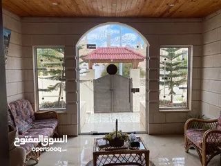  8 بيت طابقين للبيع