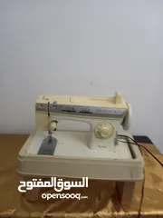  1 مكنت خياطه  سنجر  تطريز  جمع نقوش الطراز  مع  جميع ملتزمات مشتركين الازره سهلات  الاستعمال  لاتوجه