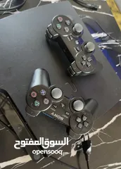  1 بلايستيشن 3 مهكره مع ايدتين اصليات