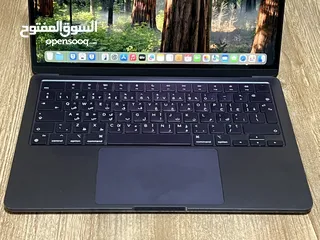  8 ماك بوك اير M2 بحالة الجديد شرق اوسط  معو كامل اغراضه الاصلية