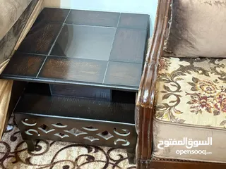  2 طقم كنب خشب زان مصري 9 مقاعد تفصيل بحاله ممتازه للبيع  + طقم طاولات عدد 3 +سجاده 5×5  + برادي عدد 2