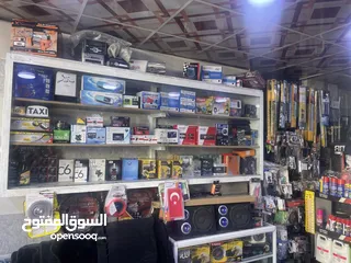 4 محل كهربا وزينه واكسسورات سيارات للبيع فارغ او مع البضاعه كامله لعدم التفرغ