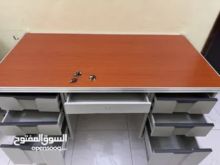  1 طاوله مكتب