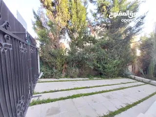  3 شقة شبه مفروشة للإيجار 250م2 ( Property 19136 )-175089600