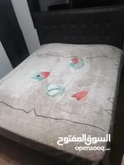  1 تخت مزوج مع فرشه بحاله جيده جدا