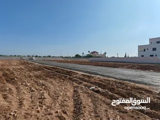  5 مشروع ريف كومباوند في ام العمد قرب طريق المطار جسر مادبا، قطع اراضي داخل التنظيم سكن ريفي منطقة فلل