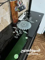  8 طاولة قزاز بحالة ممتازة جدًا قابلة للفك والتركيب بحالة الجديد ونوع القزاز ممتاز