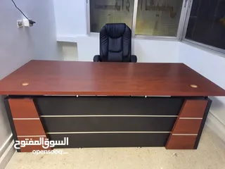  1 مكتب مع كرسي مدير