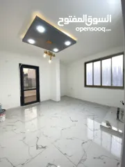  5 روف للبيع مقابل الأكاديميه مباشره