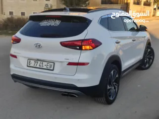  23 هونداي توسان بنزين فل مسكر اضافات دفع رباعي جيب بالكرتونة قطارة بالمصروف