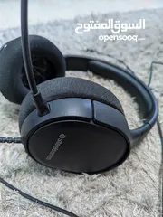  3 Steelseries Arctis 1 Wired Gaming Headset