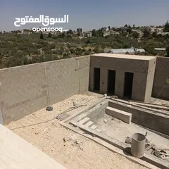  17 للبيع في عابود شاليه مساحة واسعة