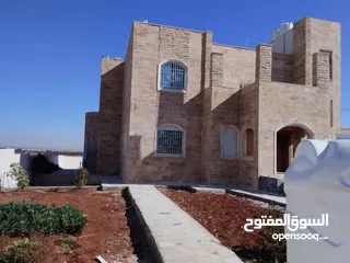  18 فيلا للبيع في شارع المطار جديده
