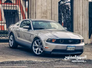  2 ford mustang 2011 super clean