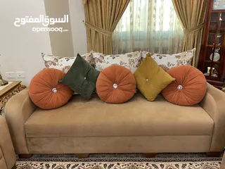  3 كنب صالون (11)مقعد نضيف شبه جديد للبيع بسعر مناسب