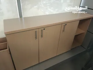  1 مكاتب اجنبي بحاله ممتازه مقاسات مختلفه