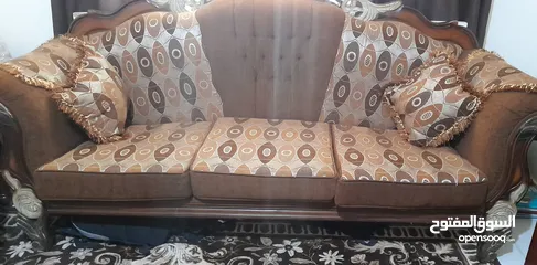  12 كنب+بوفيه لون بني مستعمل بحاله الجديد   للبيع بسعر 150