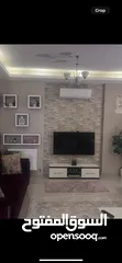  1 طاوله تلفزيون مع بوكسات ديكور بحاله ممتازه للبيع