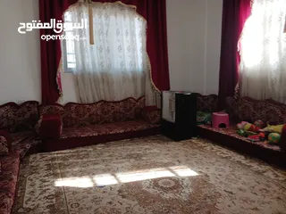  1 جلسة عربية ضغط عالي للبيع فرشات ضغط عالي استعمال خفيف جدا 4 فرشات ضغط وبردايتين وسجادة للبيع 300