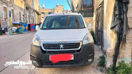  2 بيجو بارتنر 2017 ترخيص 2016 لون ابيض متور 1600  سيارة نظيفة افحص وين مبدك