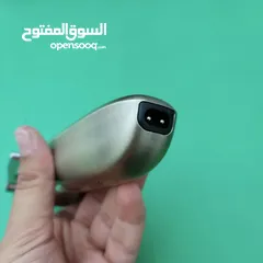  6 ماكينة حلاقة رجاليه مع قاعدة شحن لسهولة شحنها بمحرك مغناطيسي 41دوره بالدقيقه