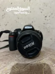  1 كاميرا Nikon للبيع مستعمله شهر فقط تحتاج بطاريه يوجد بها كلشي