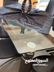  8 غرفه جلوس  جلد وقماش اللون بني وطاوله سفره جلد  وزجاج
