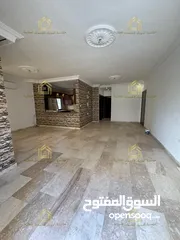  1 شقة فارغة - شارع مكة - 2نوم - ارضي - ترس