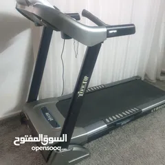  1 جهاز تريدمل بحاله ممتازه مواصفات عاليه حجم كبير الجهاز بتحمل اكتر من 120 كيلو وله ميزات رفع مش ع طلع