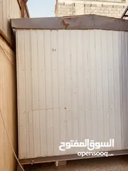  4 بركسات عدد 3 كل واحد له مقلس مستخدم نظيف