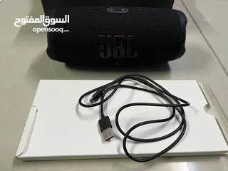  3 JBL Charge 5