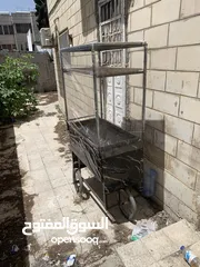  2 عربات كعك وبيض
