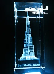  10 مجسم برج خليفة منحوت بالليزر داخل مكعب زجاجي 3D