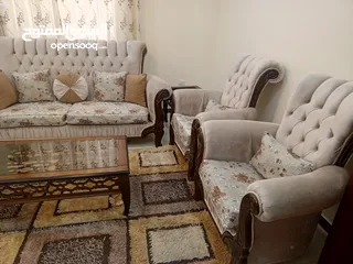  1 طقم كنب ضيوف تفصيل بحاله الوكاله للبيع