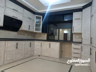 4 شقة فاخرة مع روف فاخر للبيع بسعر مغري