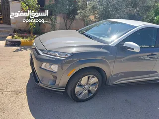  8 هونداي كونا موديل 2021 وارد أمريكي لون اسمنتي قاطعه 28 ألف سقف ابيض بريميوم اصلي