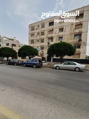  15 للبيع شقة في عمان الدوار الرابع شارع الخالدي الطبي تصلح لكافة الاستثمارات الطبية والتجارية موقع حيوي