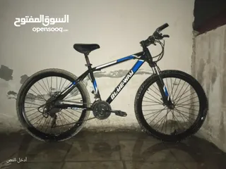 1 دراجة هوائية رياضيه بالوان جميله للبيع