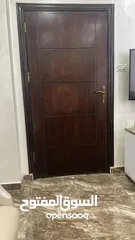  2 ابواب المنيوم عدد 3بحاله الوكاله استعمال شهر وأبواب خشب عدد 3بحاله الوكاله